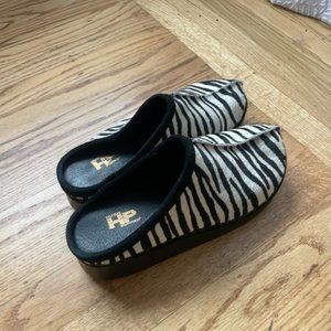 vintage hush puppies clogs in zebra print calf hair size 8.5